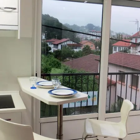 2 Pieces Au Centre De Hendaye-plage *