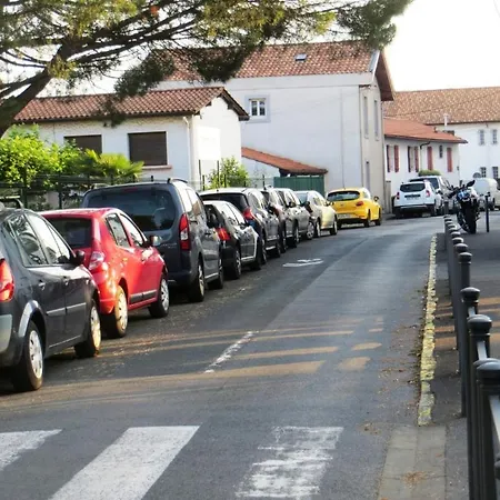 2 Pieces Au Centre De Hendaye-plage