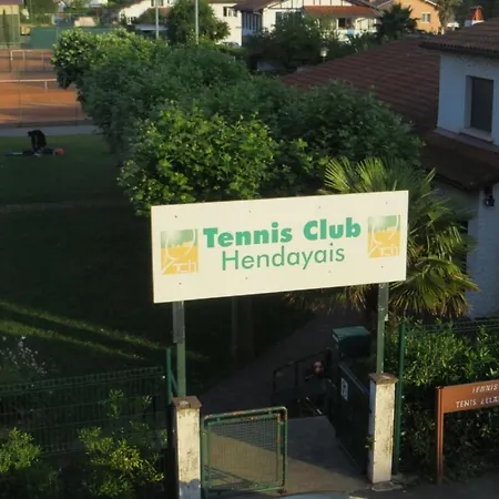 2 Pieces Au Centre De Hendaye-plage