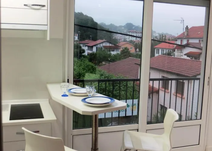 2 Pièces Au Centre De Hendaye-plage *